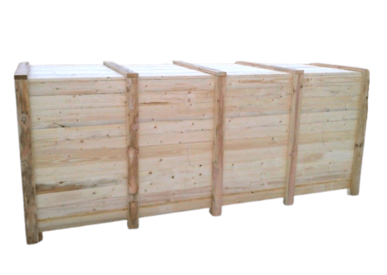 Cassa di legno grande e rettangolare.